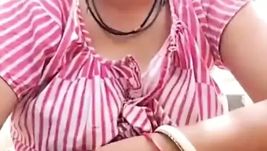 Desi köy yenge gösteren göğüsler