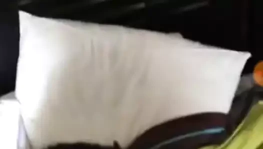 Zayıf bir kadını siken şişman bir adam