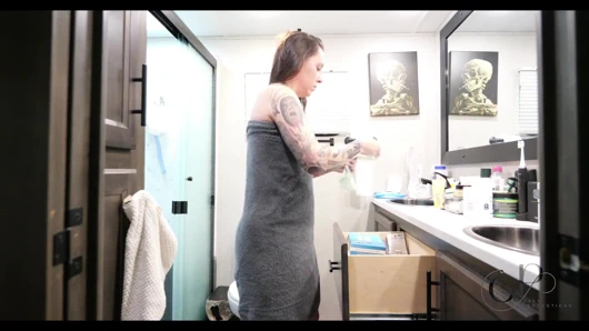 Üvey annem külotunu çaldığım için benimle yüzleşiyor