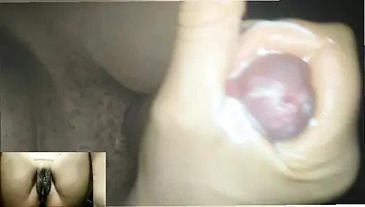 Evli kadının görüntülü görüşmede mastürbasyonunu izliyorum