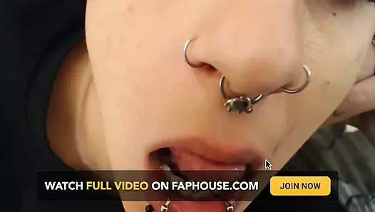 6 piercing yakın çekim oynama zamanı