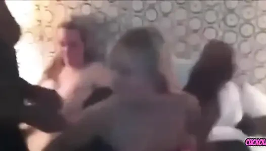 Aldatılan orta yaşlı seksi kadın - hepimiz gavat oyunuyla ilgiliyiz! Arkadaşlarım ve ben sert eş değiştirenleriz ve tanışmak isterim