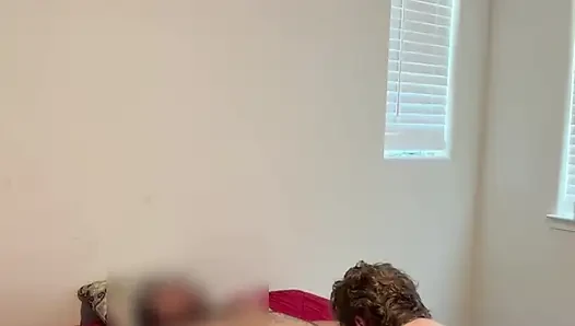 İri güzel kadın amını yediriyor ve sonra kocasının yarağını ağzına alıyor