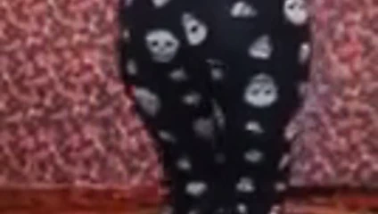 kuru kafa pijamali kiz