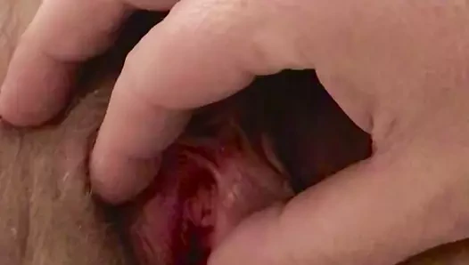 Lezzetli ıslak kıllı kedi arasında bir Amerikan milf 26