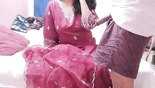 Kocası bakire kız kardeşinin önünde yaramazlık yapıyor