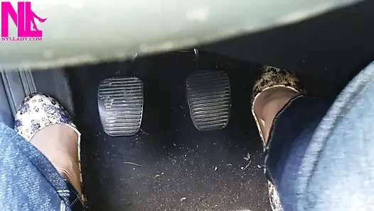 Çiçekli dairelerde pedal pompalıyor
