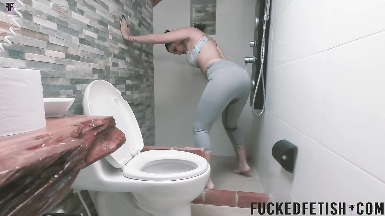 Bakış açısı baştan çıkarma çiş çaresiz ıslak pantolon yeni banyo