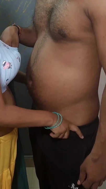 Эпический момент из "Бхабхи пришла за аренду комнаты получила ее киску трахнул арендодатель, чтобы уменьшить арендную плату"