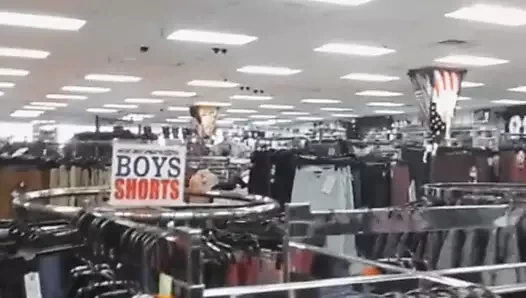 seksi dövme pawg şeritler göt çıplak içinde mağaza