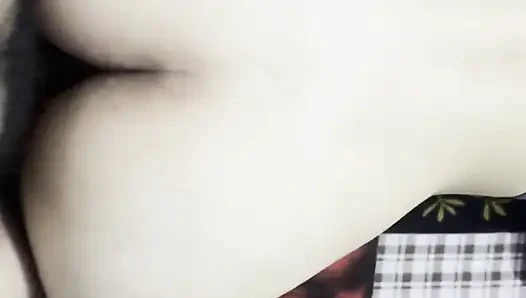 Yaramaz tombul evli kadın kocasının en iyi arkadaşına biniyor