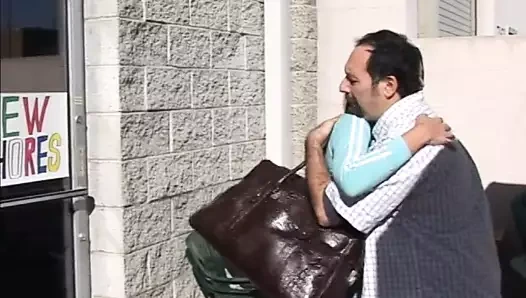 Sıcak kaltak Başlarken bir kalın horoz içinde ona kedi delik önce Başlarken kremalı