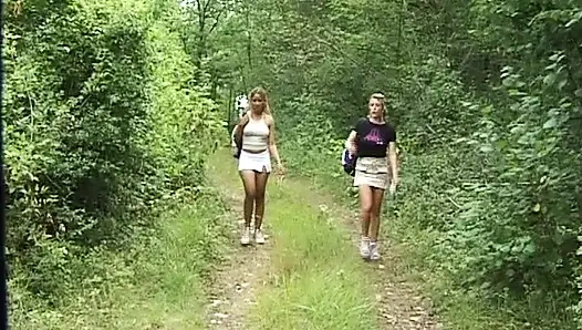 Harika Fransız genç kız açık havada sikiliyor