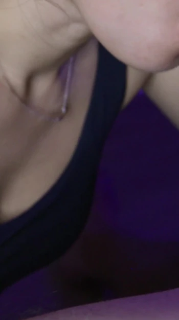 Незабываемый момент из "4K ULTRA HD ASMR: минет азиатской милфы крупным планом в видео от первого лица с массивным оральным кримпаем"