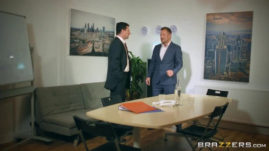 Brazzers - azgın mea melone'nin Freddie ile anlaşmayı mühürlemesi için bire bir sikiş seansına ihtiyacı var