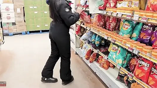 Asyalı tanrıçayı evinde sikiyor ve yoğun orgazmla boşalıyor