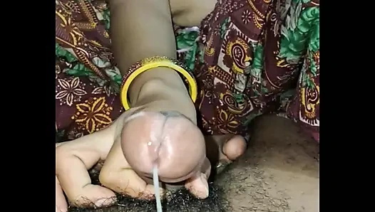 Madhu yenge ateşli Hintli desi götten sikişiyor