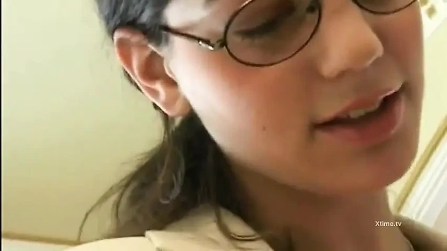 Жесткий гэнгбэнг для брюнетки