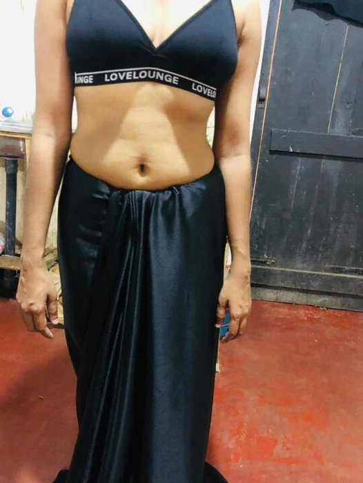 Büyük yaraklı Asyalı evli kadın sert sikişiyor ve boşalıyor