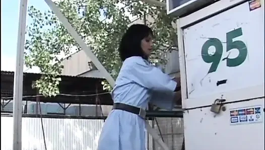 Seksi büyük memeli sarışın yatak odasında anal sikiliyor... ağzına boşalma