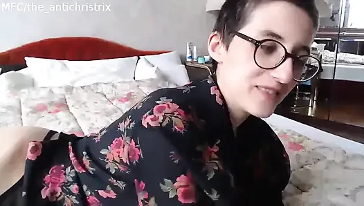 Esmer kadın kamera şovunda azdırıyor