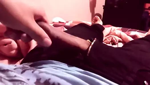 Novinho dotado batendo punheta