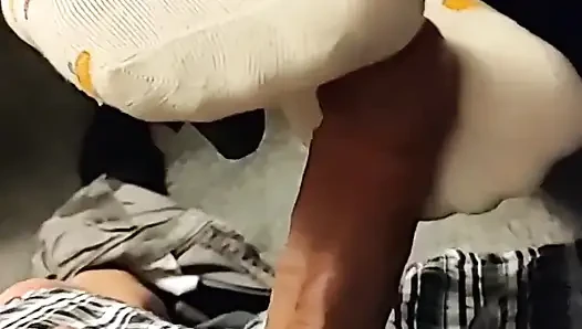 Beyaz meyveli ayak bileği çorapla mastürbasyon çorapla ayakla muamele - çoraplara boşalma