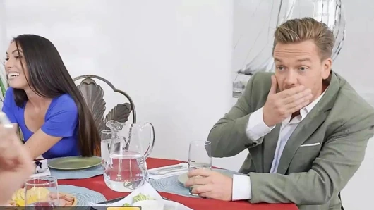 Kyle ve Jayla Page partnerlerinin arkasından sikilme şansını değerlendiriyor ve Jenna Starr katılmak istiyor - brazzers