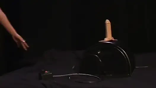 Parlak bir sarışınla erotik solo mastürbasyon klibi