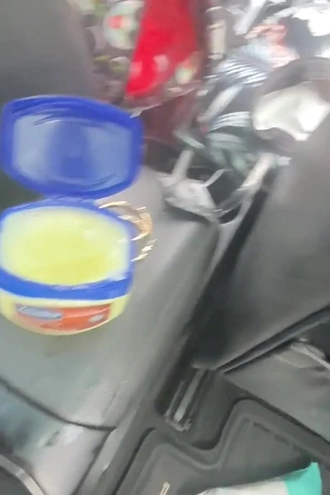 İlk kez fışkırttı, yoğun bir şekilde döl parmaklıyor.