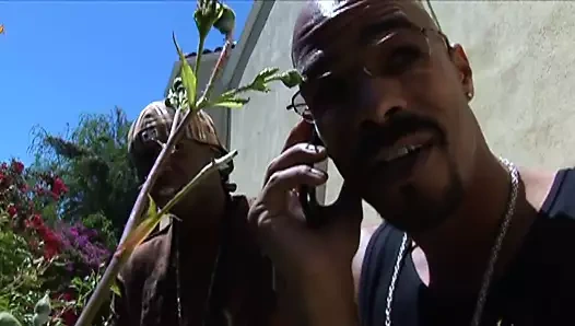 Beide Schlampen das erste mal einen schwarzen Schwanz