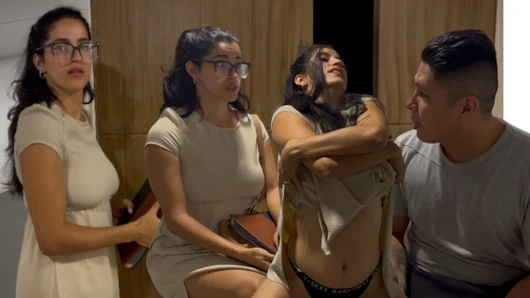 İri göğüslü rahibe kapımı çalıyor ve yarağımı götüne sokuyorum