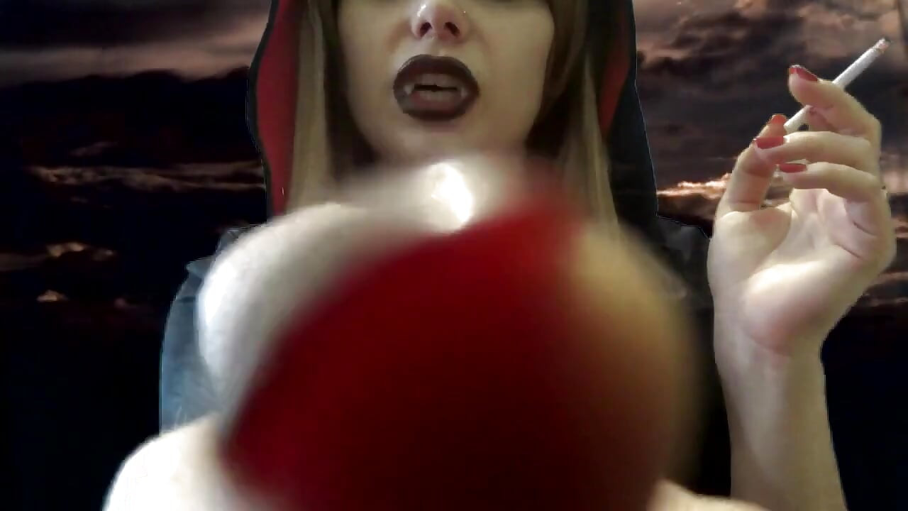 Evil Giantess vampir minik vücudunda biraz daha delik açacak