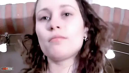 Mutfakta çıplak oluyor