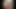 Gerçek amatör model iç çamaşırıyla fotoğraf çekimi için poz veriyor