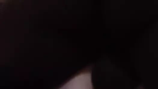 Şaşırtıcı büyük memeler üzerinde bu amatör fışkırtma boşalmak siyah cocu işemek