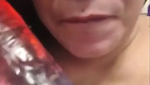 Büyük kırmızı beyaz ve mavi dildo