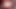 Bebek gibi kız eğiliyor ve mor iç çamaşırlı seksi amcığını gösteriyor