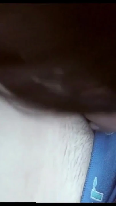 Azgın Taylandlı Asyalı seksi gözler kocasının yarağını ağzına yutmadan önce herkesin içinde sikiyor bakış açısı | Klip 2