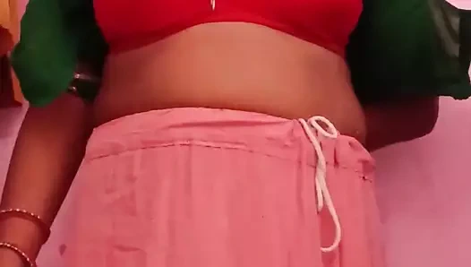 Karım uzanarak bana tam zevk verdi