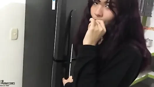 Üvey kız kardeşim yarağımı kremle emmeyi ve amını siktirmeyi seviyor