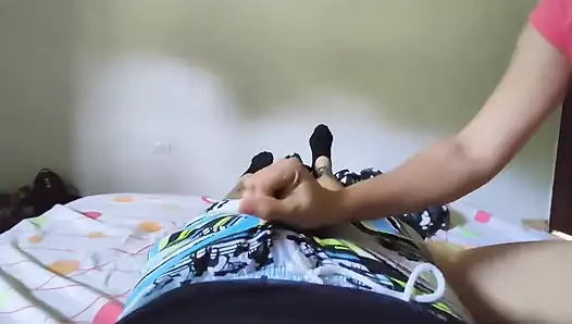 Arkadaşımın kız arkadaşı yarağımla oynamayı seviyor