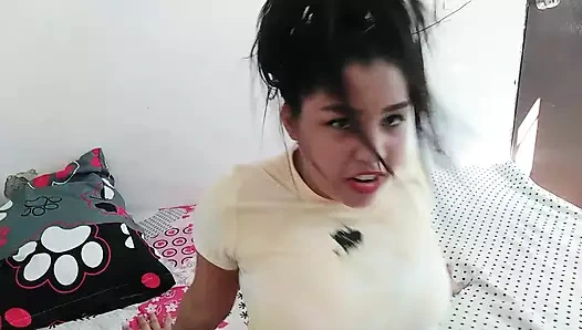 New York'tan büyük sarkık memeli 18 yaşındaki esmer, Amerika Birleşik Devletleri, üvey kardeşinin büyük aletini sikiyor