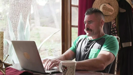 Lyra üvey babasının kızı