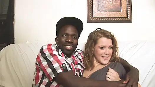 Zenci adam kişisel beyaz sürtüğü sikiyor