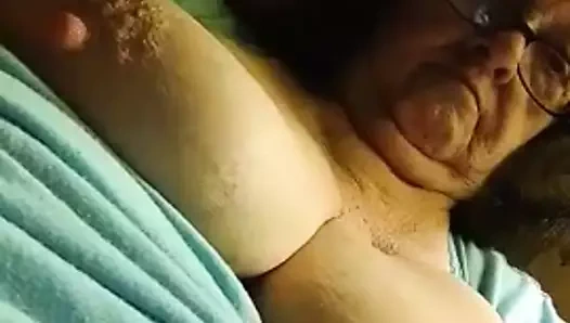 Büyük memeli anneanne dorothy