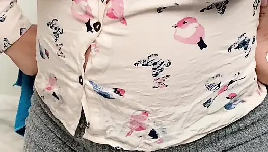 My Stepmom Milf Cleaning And Bouncing Her Beautiful Ass In Yoga Pants