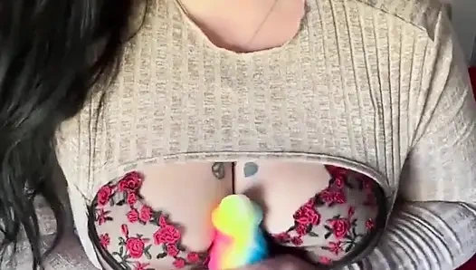 JOI, uyluk hizasına kadar olan botlarıma boşalıyor