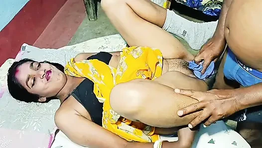 Ma ke kohne por souteela bap ne beti ko chud diya ile moining