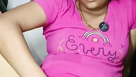 Genç kız mastürbasyon yapıyor amcığını parmaklıyor